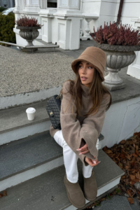 Discover cozy and chic Ugg outfit ideas perfect for fall and winter. From oversized knits to stylish puffer jackets, these looks show how to style Uggs effortlessly for any cold-weather occasion, ugg boots, ugg, ugg slippers, uggs, ugg boots outfit, ugg shoes, ugg outfit, ugg australia, uggs outfit, uggs hausschuhe, ugg tasman, ugg mini, ugg slides, uggs boots outfit, ugg outfits, ugg boots outfit style, uggs boots outfit winter, ugg sandals, ugg mini boots outfit, ugg slippers outfit
