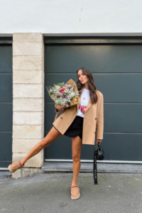 Discover cozy and chic Ugg outfit ideas perfect for fall and winter. From oversized knits to stylish puffer jackets, these looks show how to style Uggs effortlessly for any cold-weather occasion, ugg boots, ugg, ugg slippers, uggs, ugg boots outfit, ugg shoes, ugg outfit, ugg australia, uggs outfit, uggs hausschuhe, ugg tasman, ugg mini, ugg slides, uggs boots outfit, ugg outfits, ugg boots outfit style, uggs boots outfit winter, ugg sandals, ugg mini boots outfit, ugg slippers outfit