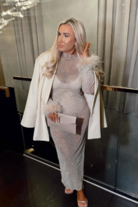 Discover 20 stunning Christmas party outfit ideas, from sparkling sequin dresses to chic velvet and bold power suits. Perfect looks for every festive occasion this season, christmas outfit ideas, christmas outfit idea, christmas outfits ideas, christmas outfits woman, christmas outfit woman, christmas outfit ideas, christmas outfits idea, christmas outfits winter, christmas outfit inspo, New year outfit winter, christmas outfits for woman, christmas outfit aesthetic, Holiday party outfit