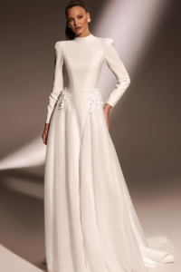 Explore 16 stunning fall wedding dress ideas, from classic lace gowns to unique floral prints and warm autumn hues. Find the perfect bridal style for an unforgettable autumn ceremony, fall wedding ideas, fall wedding colors, fall wedding inspiration, fall wedding dresses, fall weddings inspiration, fall wedding colorful, fall weddings colors, fall wedding gowns, fall wedding dress