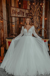 Explore 16 stunning fall wedding dress ideas, from classic lace gowns to unique floral prints and warm autumn hues. Find the perfect bridal style for an unforgettable autumn ceremony, fall wedding ideas, fall wedding colors, fall wedding inspiration, fall wedding dresses, fall weddings inspiration, fall wedding colorful, fall weddings colors, fall wedding gowns, fall wedding dress